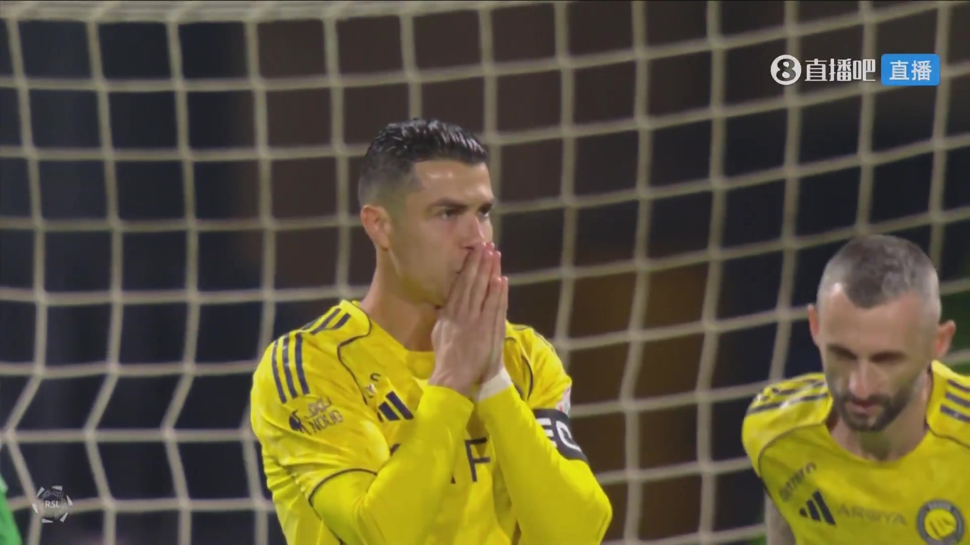 太追求角度了！西马坎造点，C罗点射击中门柱外侧弹出