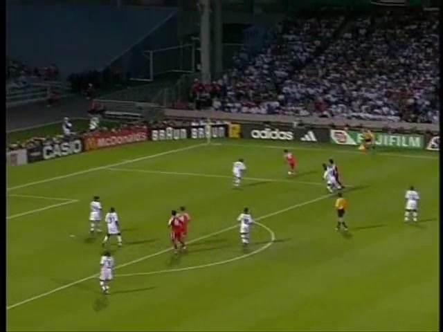 98年伊朗队头球攻破美国队球门，打入了一记极具标志性头球！