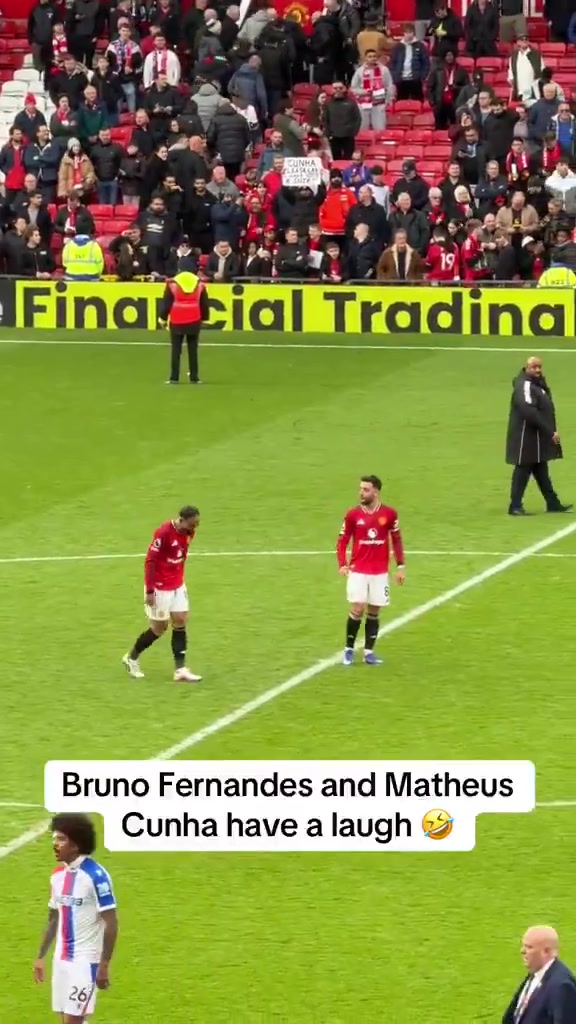 B费就库尼亚今天错失良机对他进行了一番“教育”，随后俩人笑了