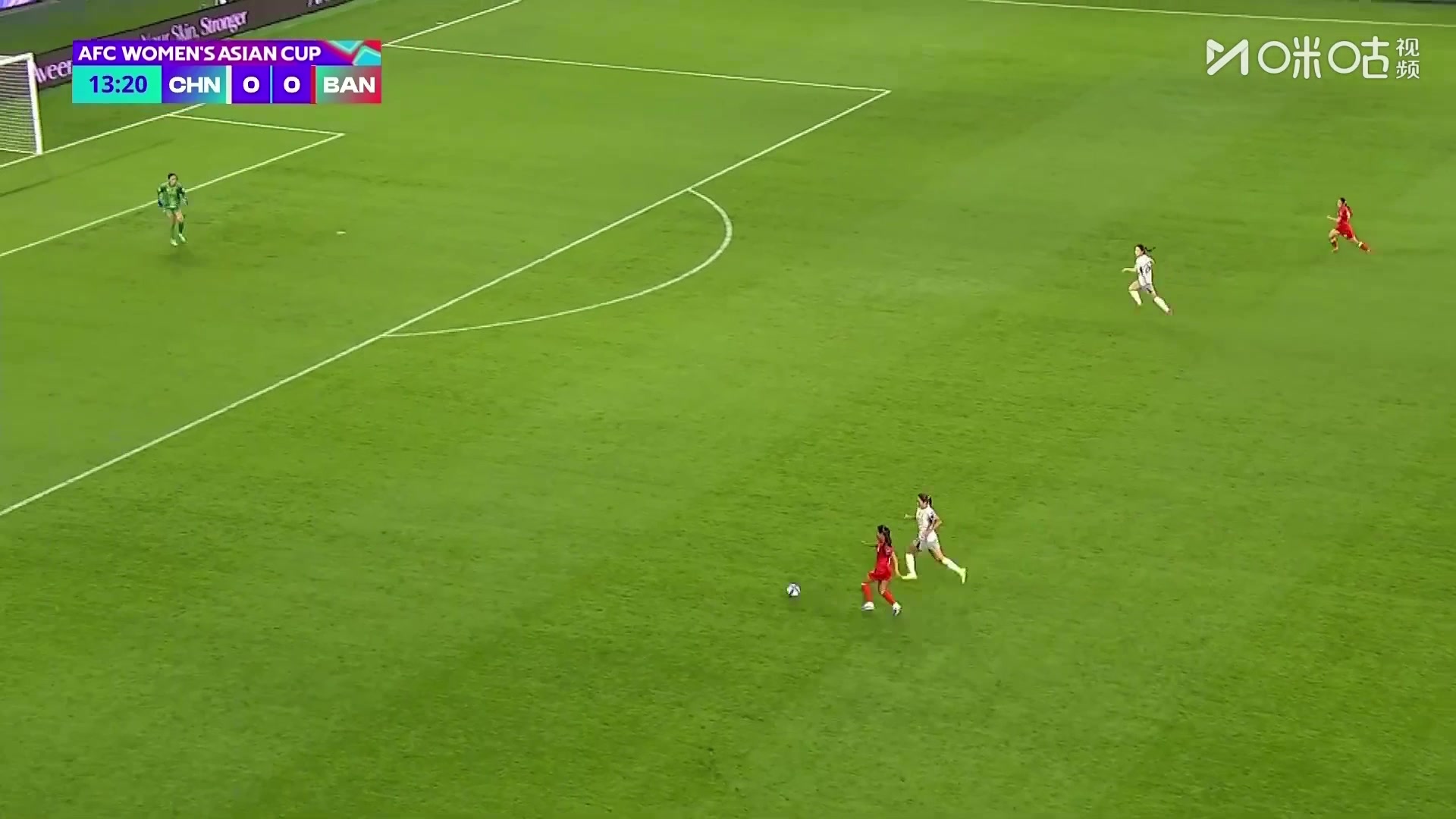 吓人！孟加拉国女足边路拉爆中国女足，随后一脚吊射差点破门！