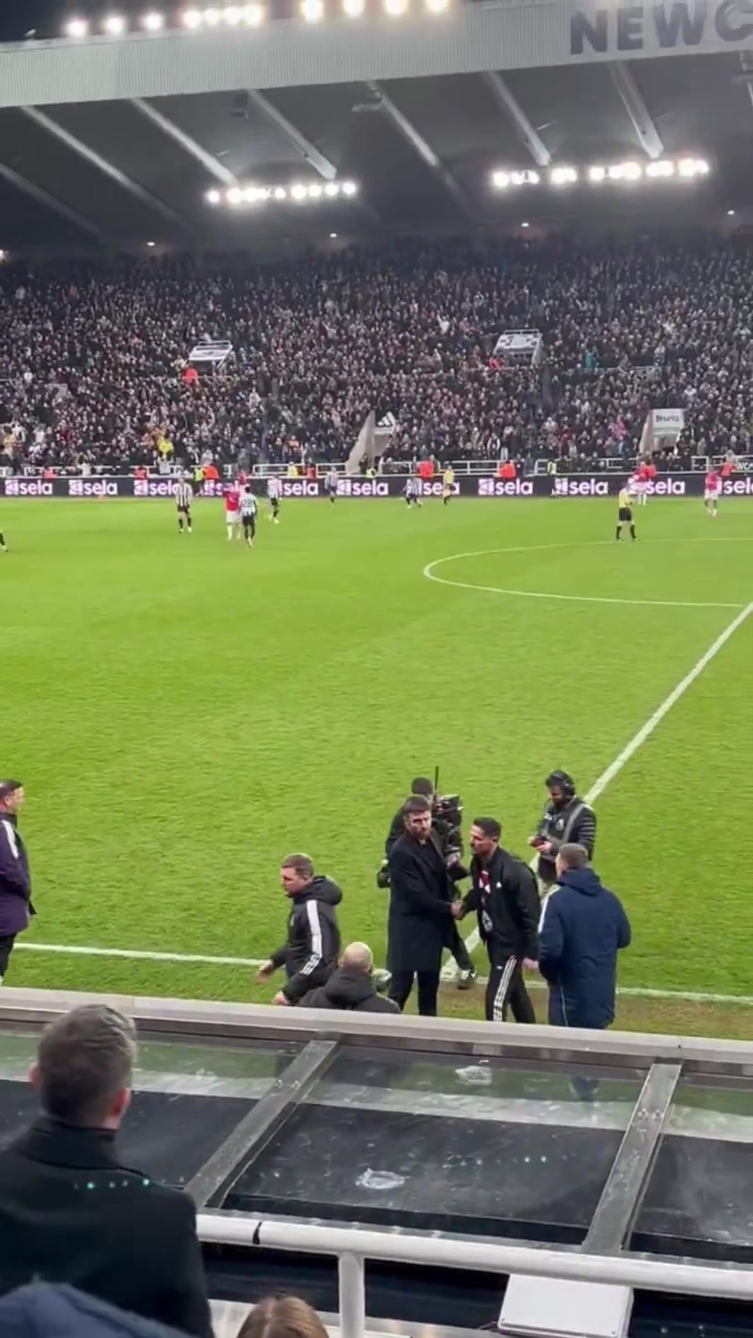 现场球迷：卡里克赛后没跟任何一名曼联球员说话，他很生气