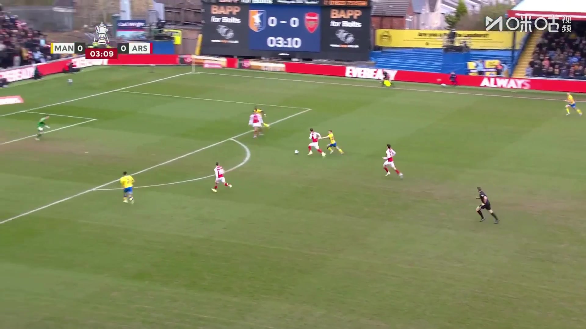 可惜了❗️门将送大礼，阿森纳16岁小将道曼错失良机