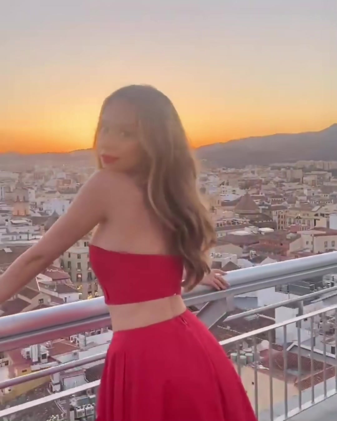 甜美高挑！姆巴佩绯闻女友爱珀斯托，西班牙知名女演员、模特