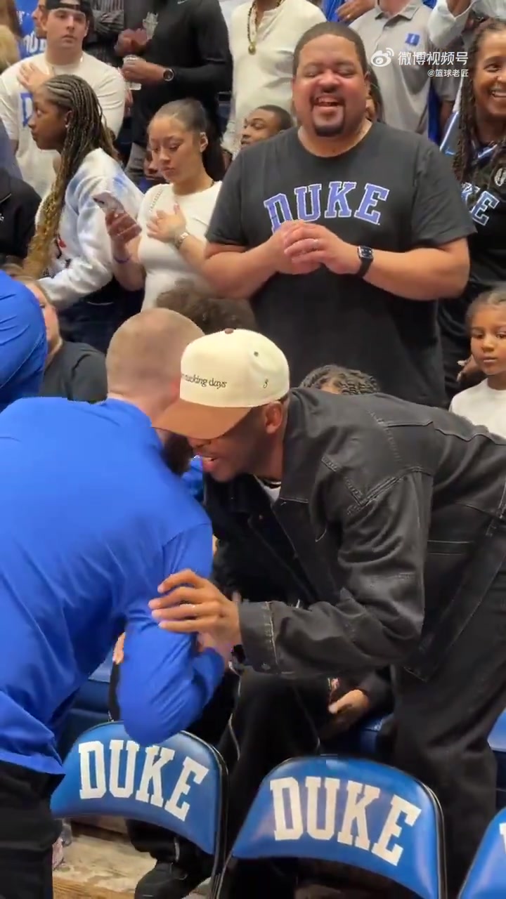 当年的CP4都这么大了！保罗带着儿子观看杜克比赛