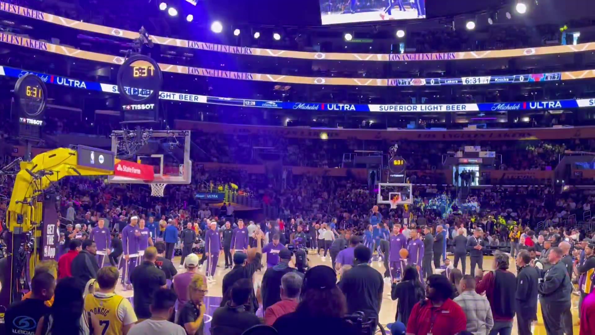 这次没搞砸！今天八村再次代替老詹执行魔性赛前仪式