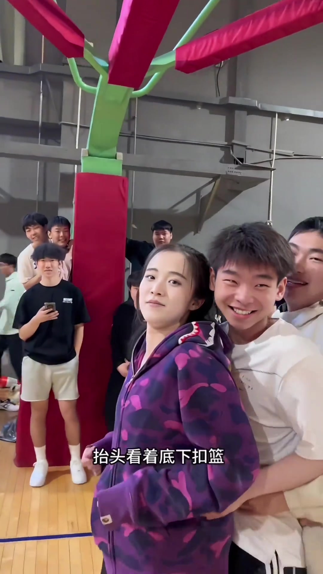 小姐姐晒张鼎岩当年扣篮并配文：你的来时路 我的黑历史