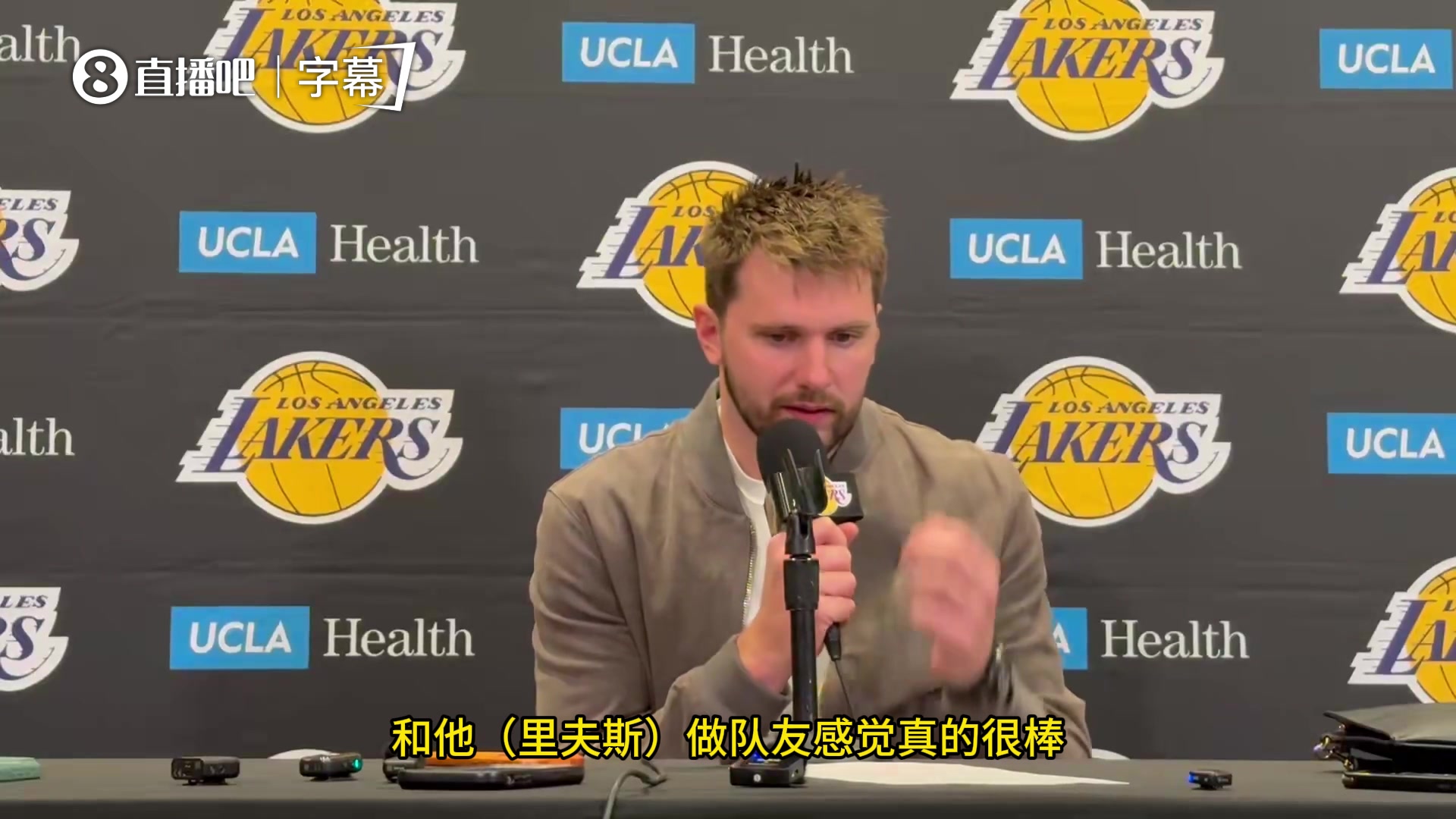 东契奇：和里夫斯当队友实在太棒了，和他一起打球真的好轻松