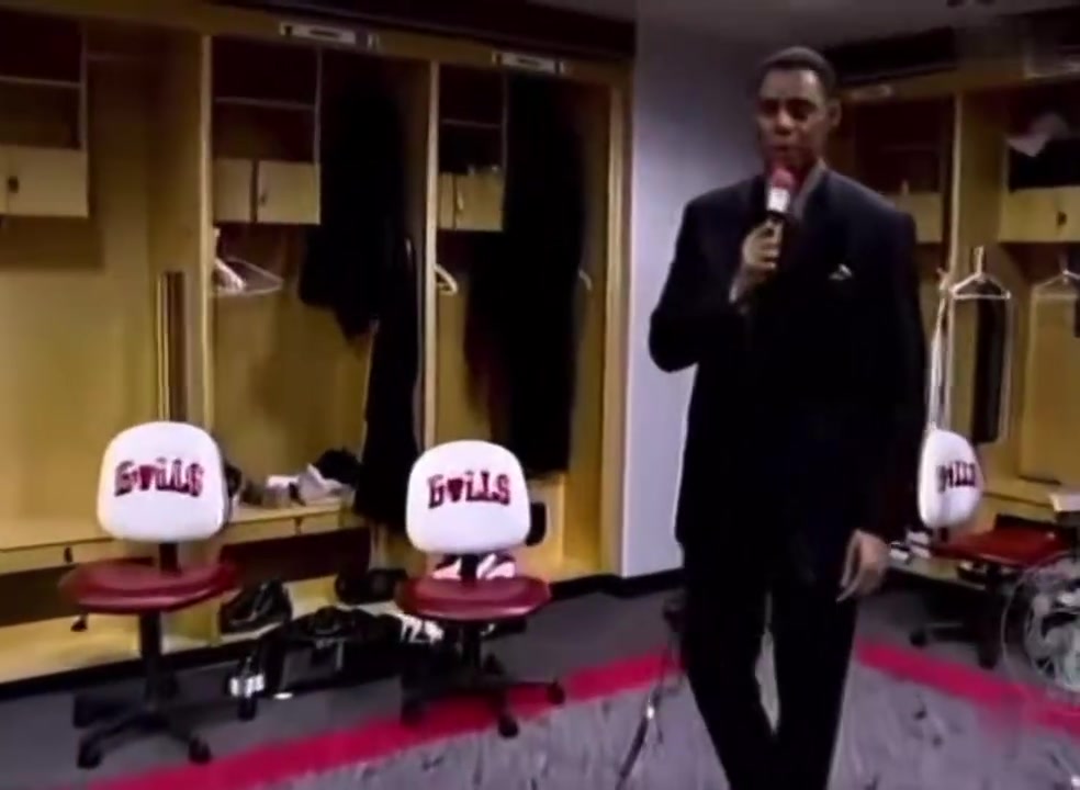 名场面：02年的公牛更衣室，根本没有人敢用乔丹的旧储物柜！