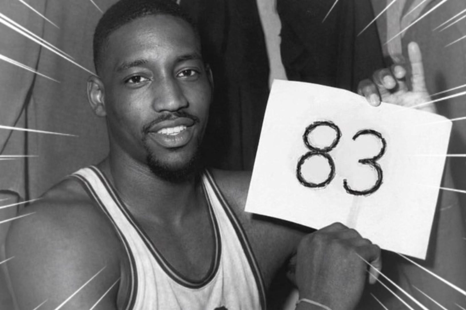 历史第2高分！赛后球迷马上制作阿德巴约举83分记分牌的图片