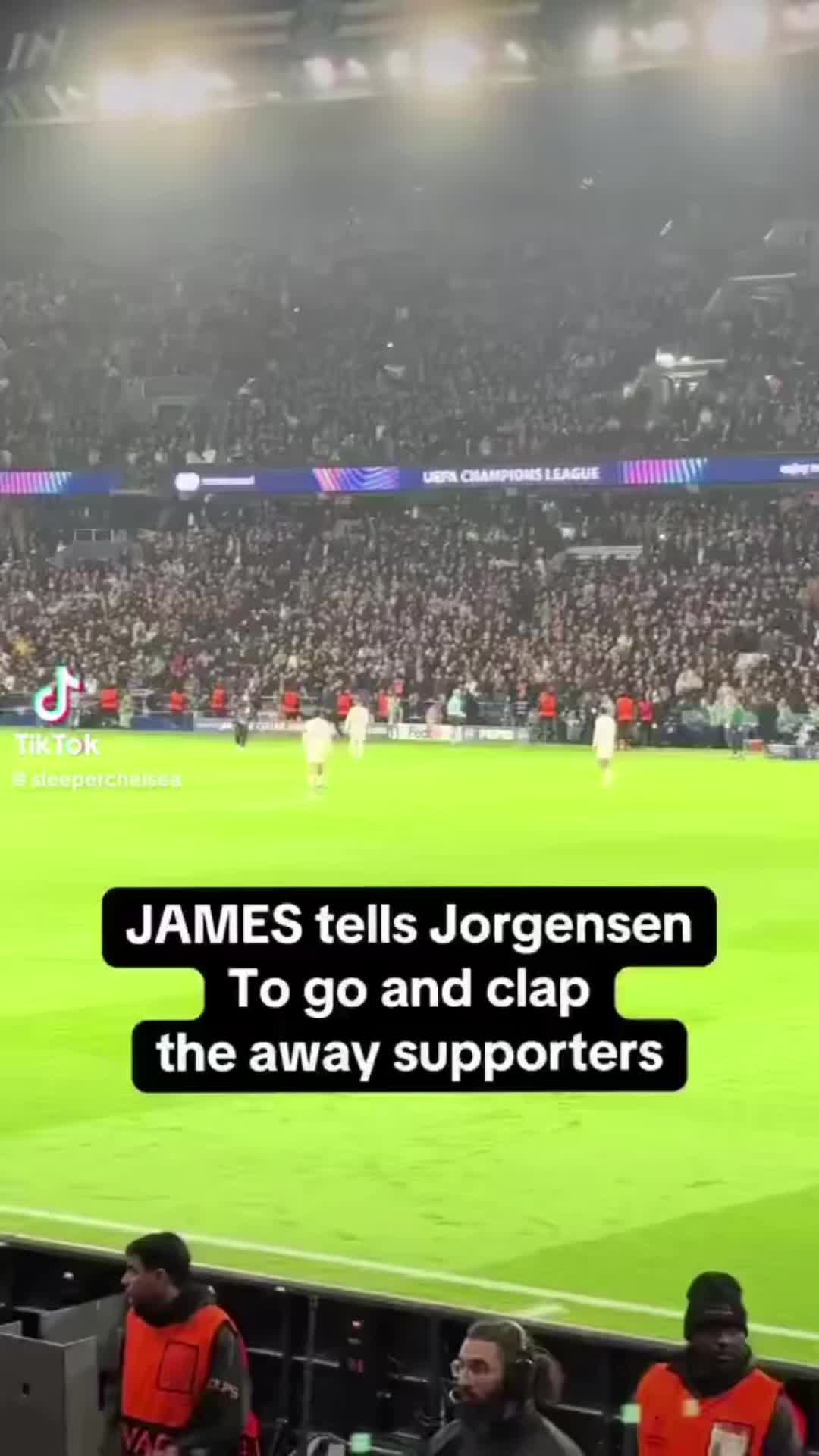 心态崩了？詹姆斯赛后让约恩森去谢场，后者没有理会直接退场