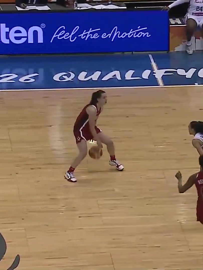 超级自信克拉克三分线外两步超远飙中！！