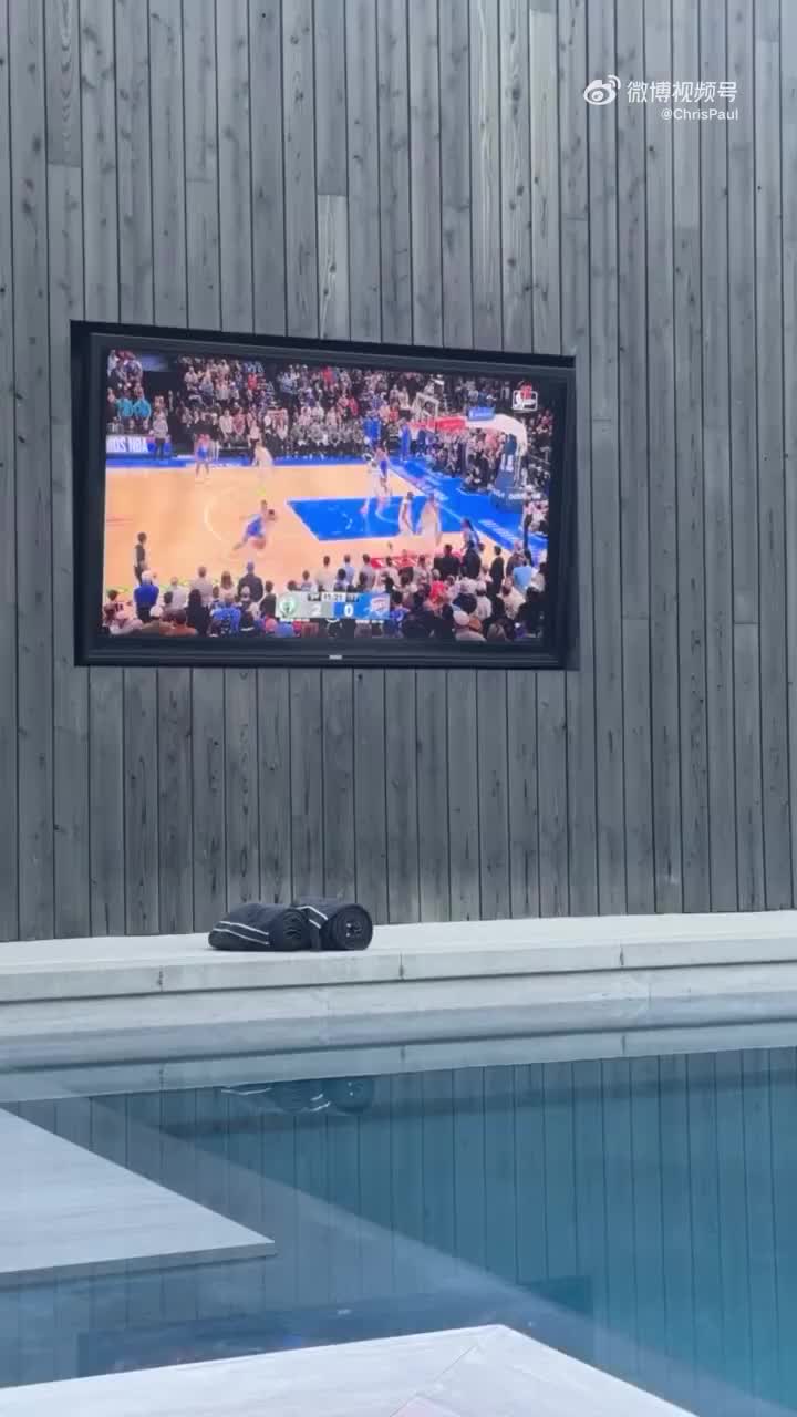 老炮看雷霆！保罗社媒晒：泳池+比赛，有人现在在看吗？