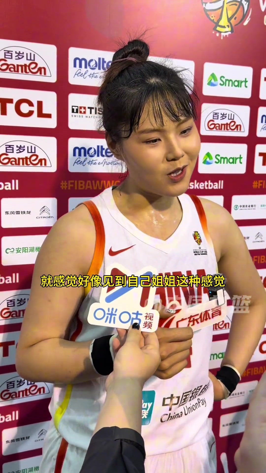 赛后李月汝谈到见到队友杨力维时哽咽！希望中国女篮越来越好