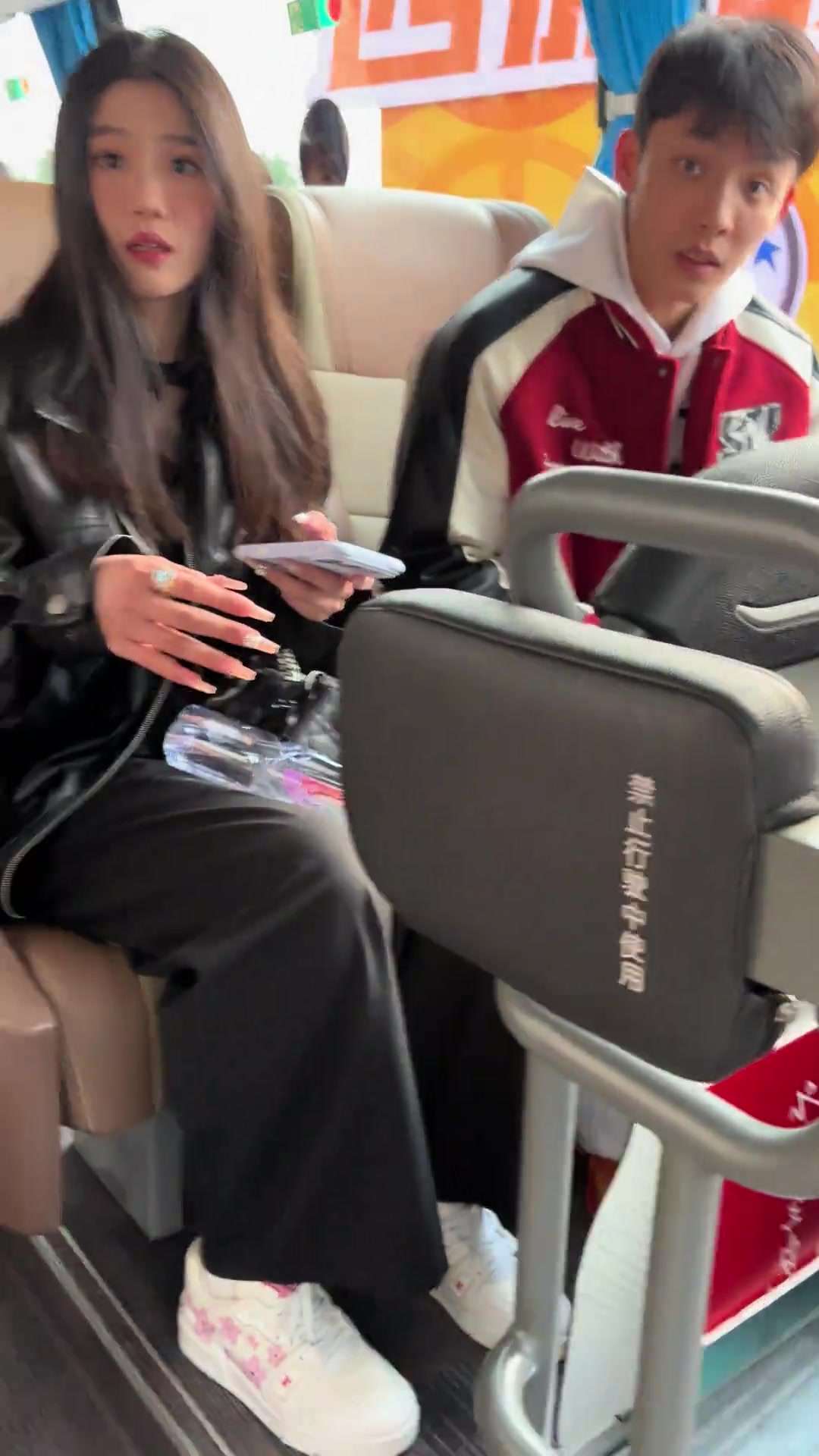 CBA徐杰！坐边上确认过眼神是女友林嘉颖