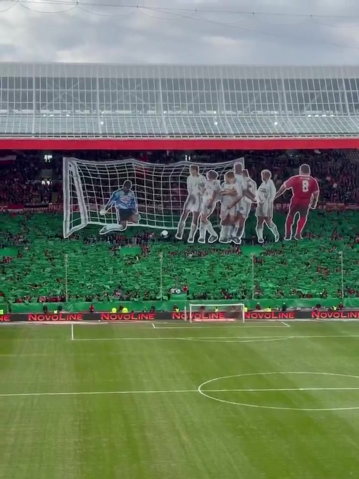 凯泽斯劳滕看台这个动态tifo真是创意十足