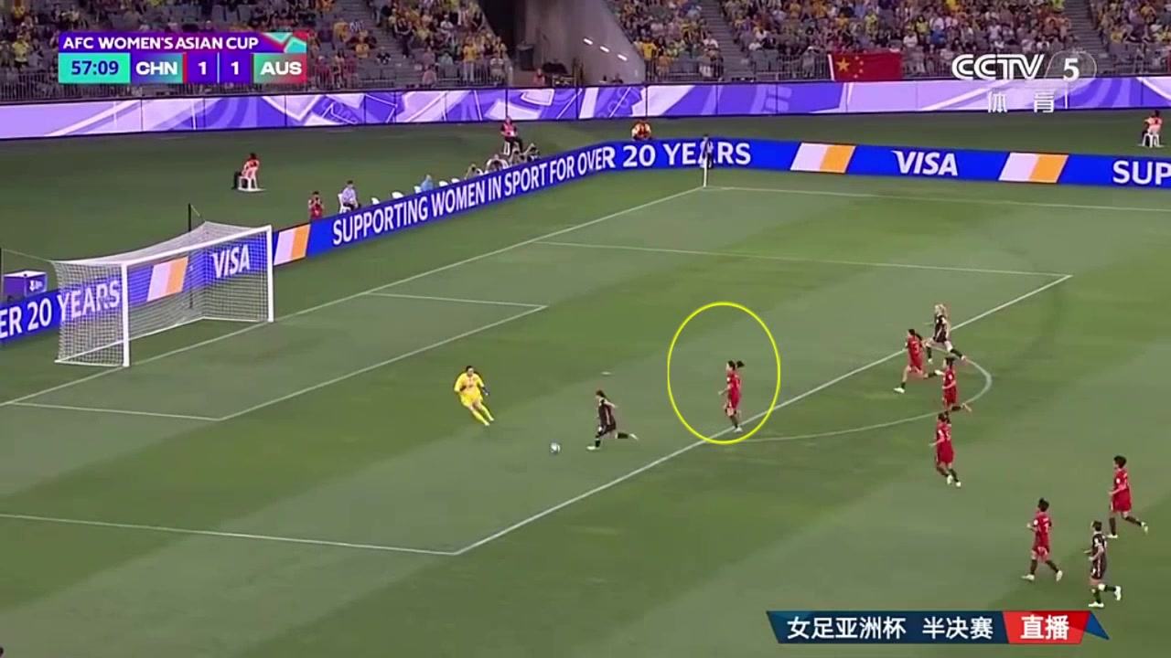 网友：姚伟在回追中减速导致被澳大利亚女足进空门
