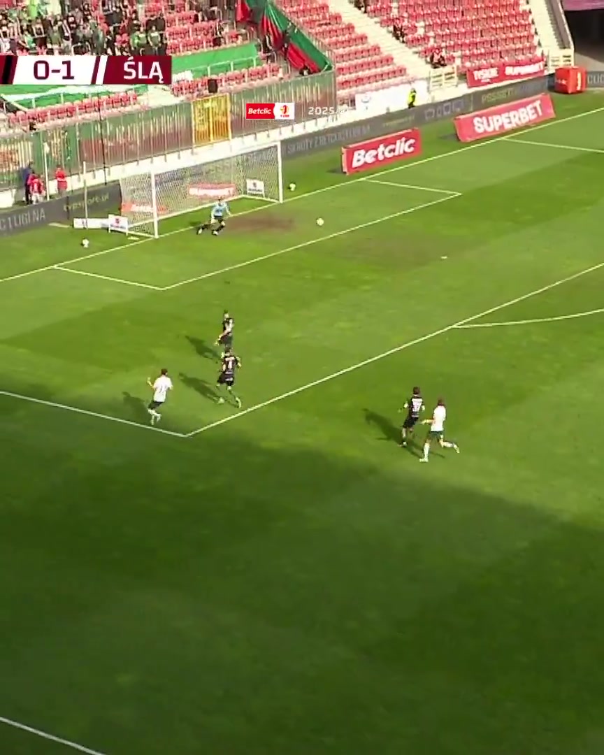 年度最诡异乌龙！后卫封堵打出最诡异的变向弧线