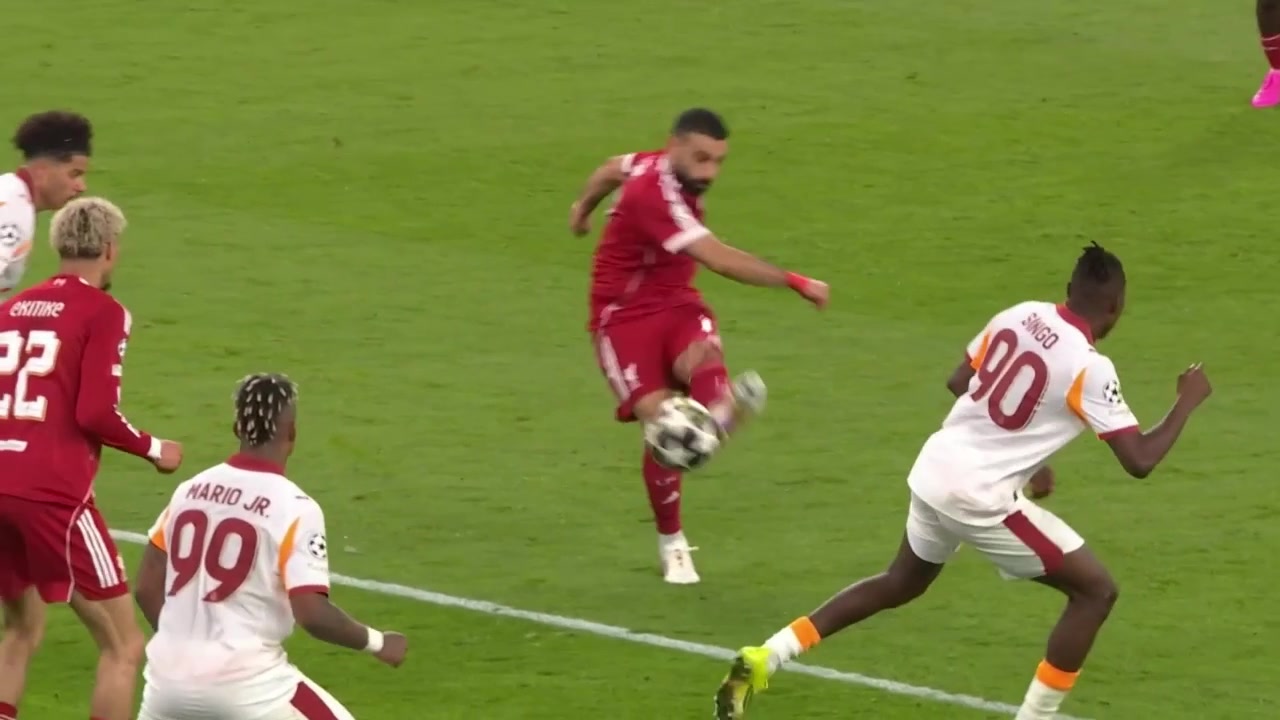 无解弧线终结悬念！萨拉赫兜射死角破门！利物浦总比分4-1领先