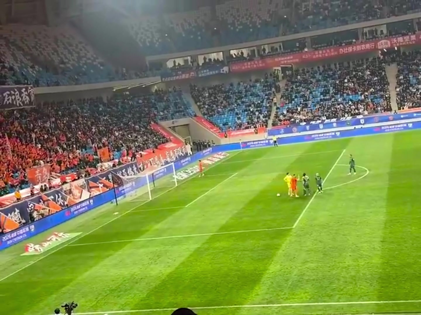 海牛球迷齐声辱骂王钰栋：XX ！王钰栋赛后回击：爽 舒服