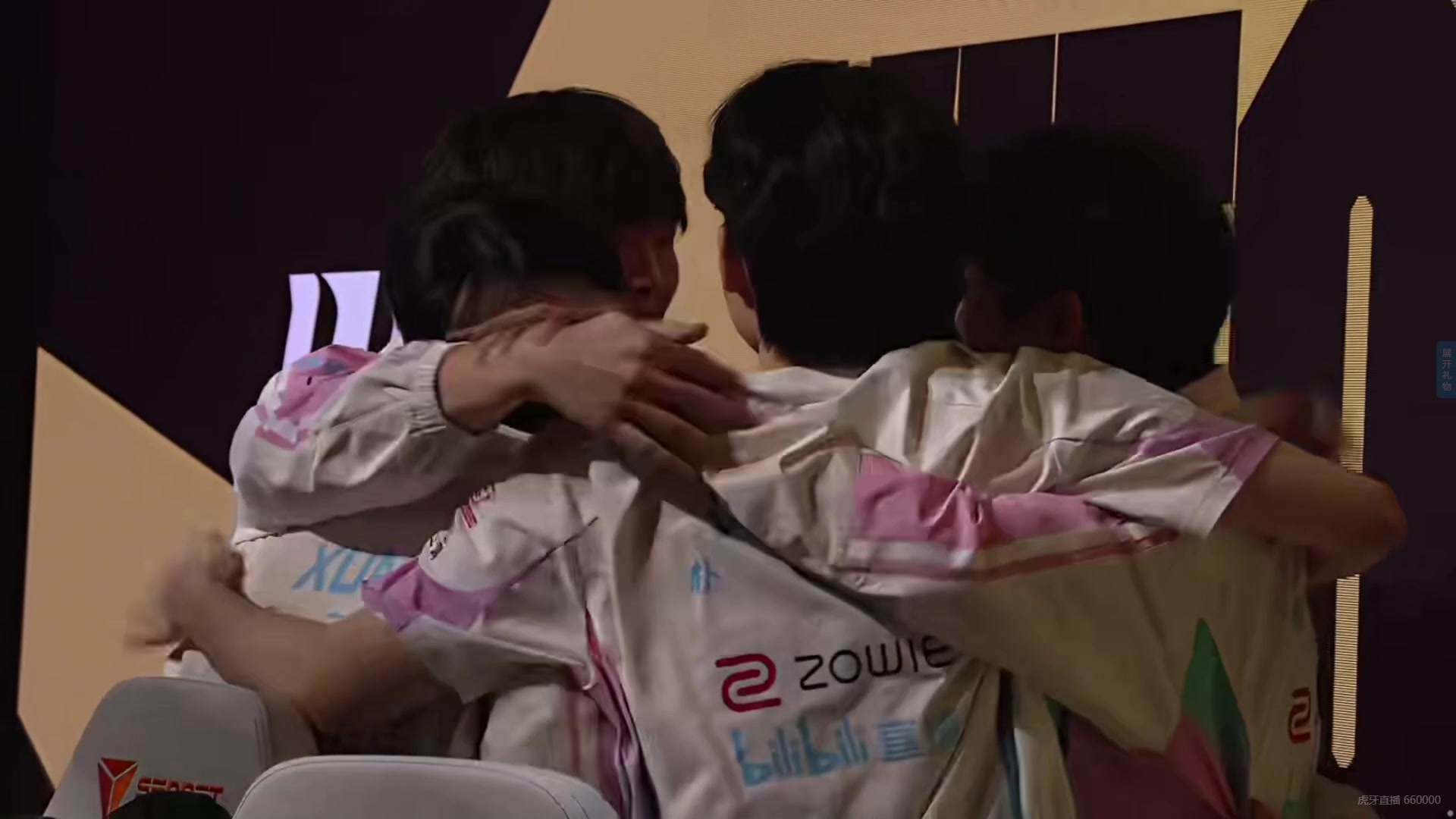 太激动了！BLG推下基地后全员激情拥抱！！！