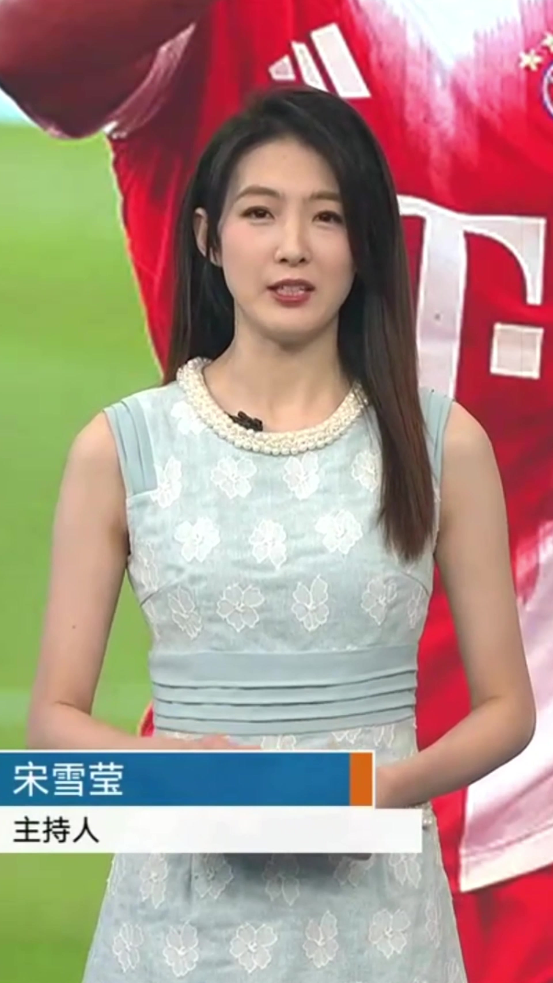 你喜欢吗？成熟有气质的天足新美女主持雪儿