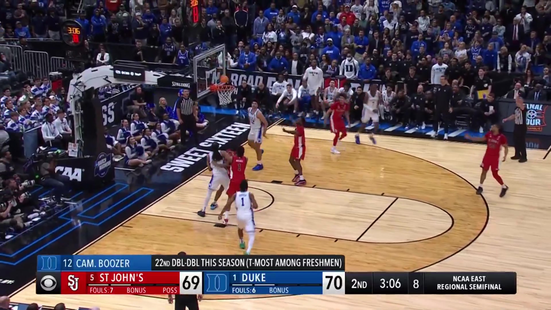 大心脏啊！卡梅隆·布泽尔关键时刻打进2+1，镜头给到老布泽尔