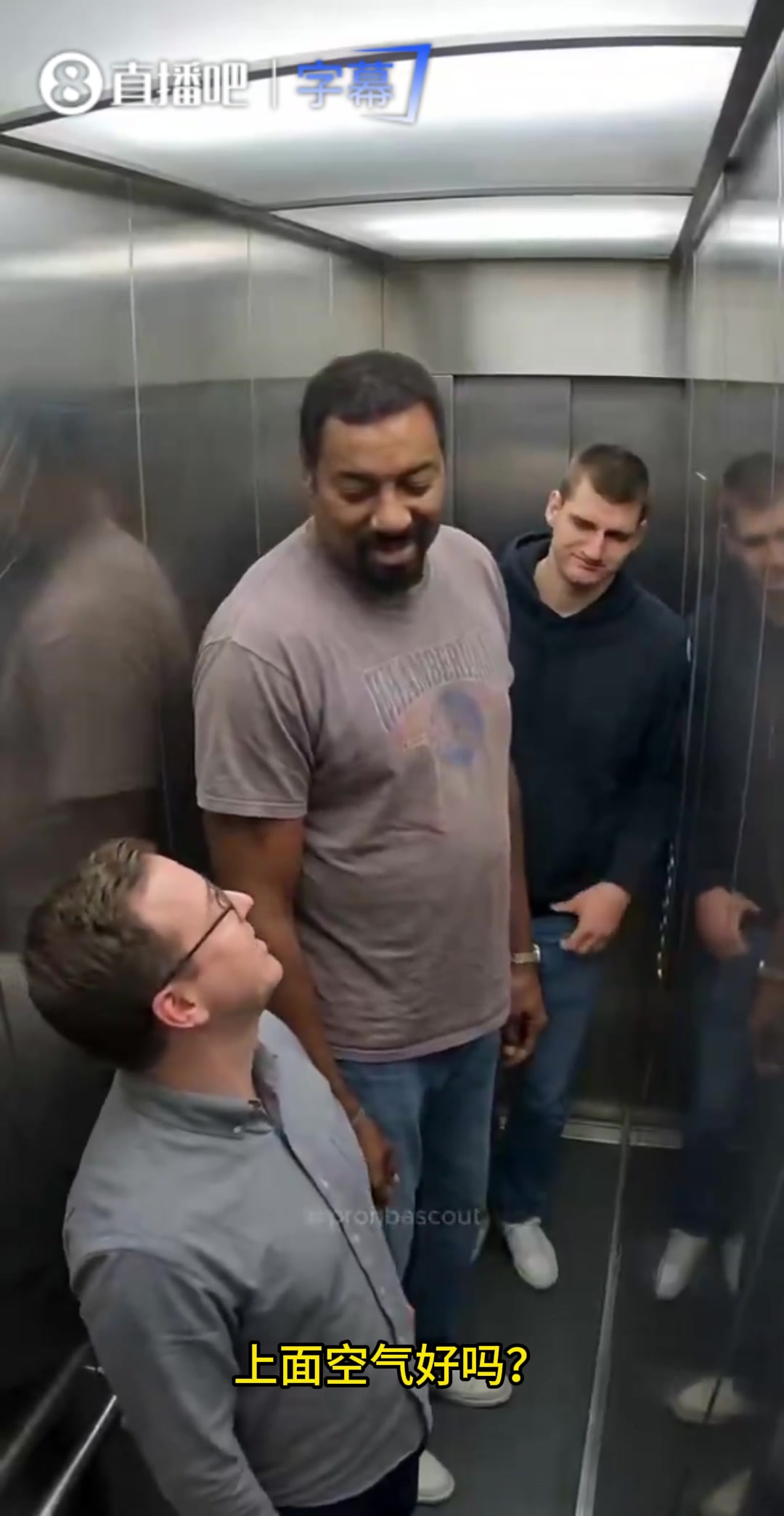 面对文班砍50+60，对热巴砍101分！AI生成：张伯伦在现在NBA打球的样子