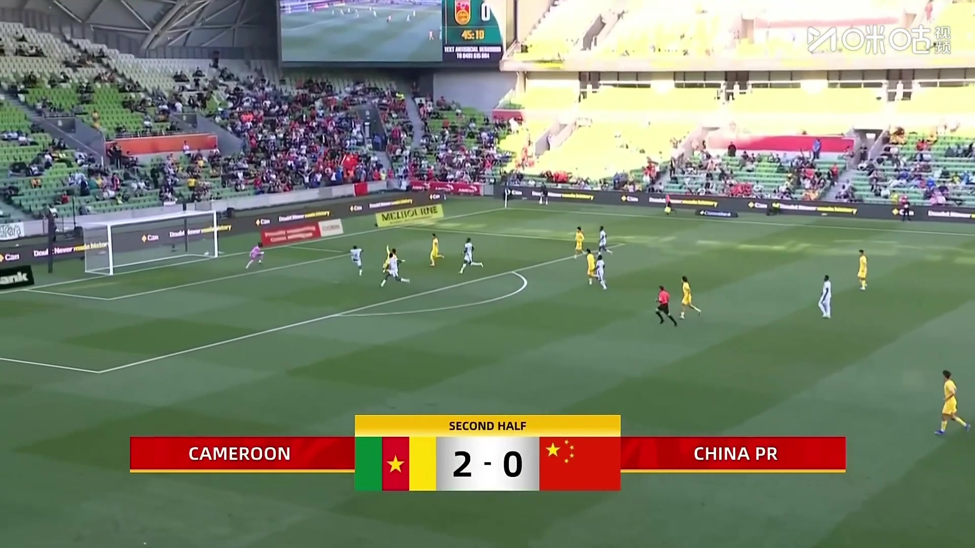 国足差点带球进场！林良铭下半场开场射门可惜偏出