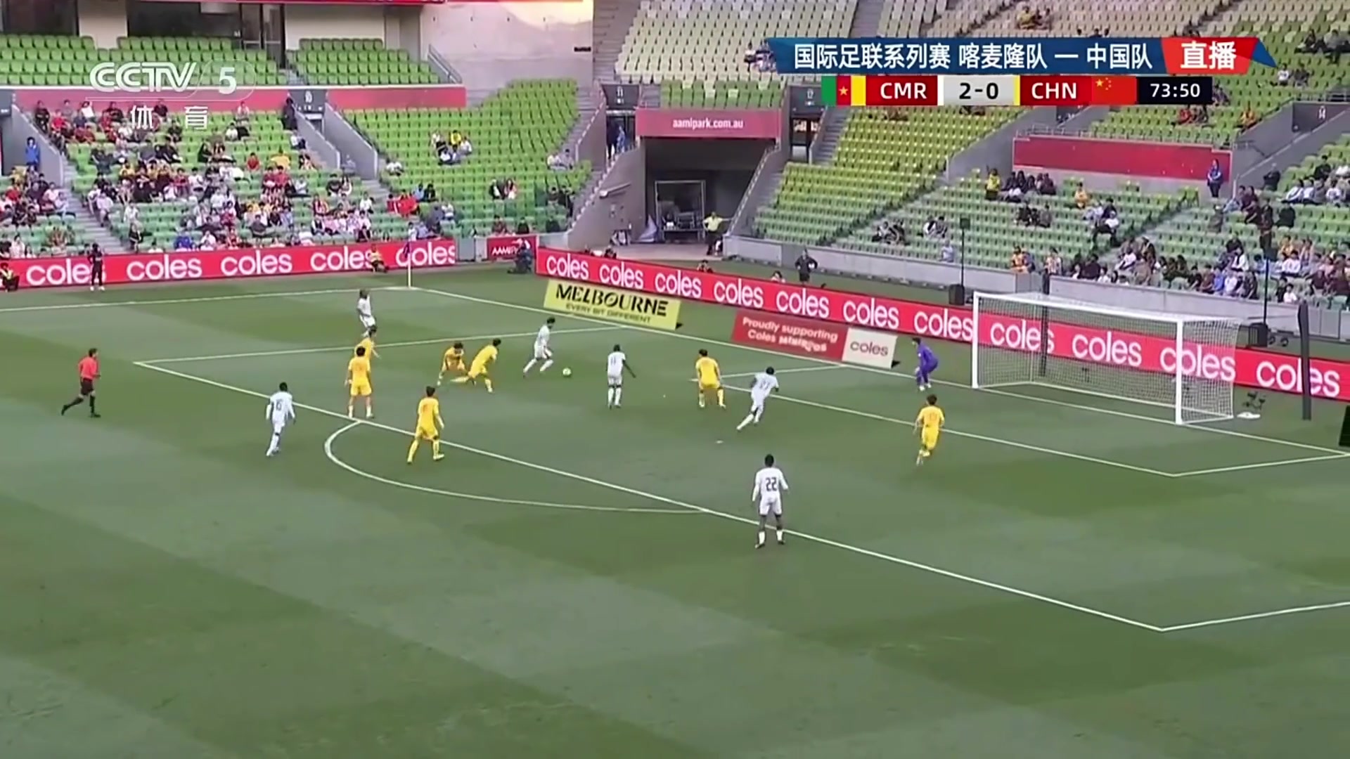 闪转腾挪！喀麦隆妖星连过国足三人，央视解说：脚下能力非常强！