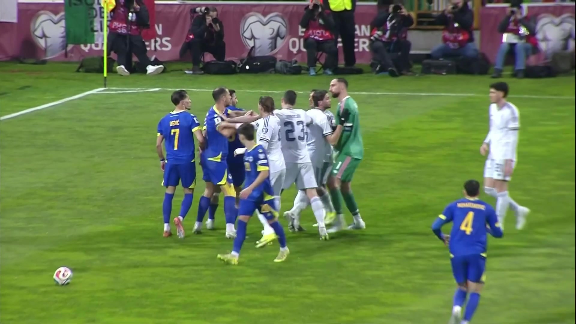 风云突变！巴斯托尼鲁莽放铲染红，意大利第41分钟十人作战