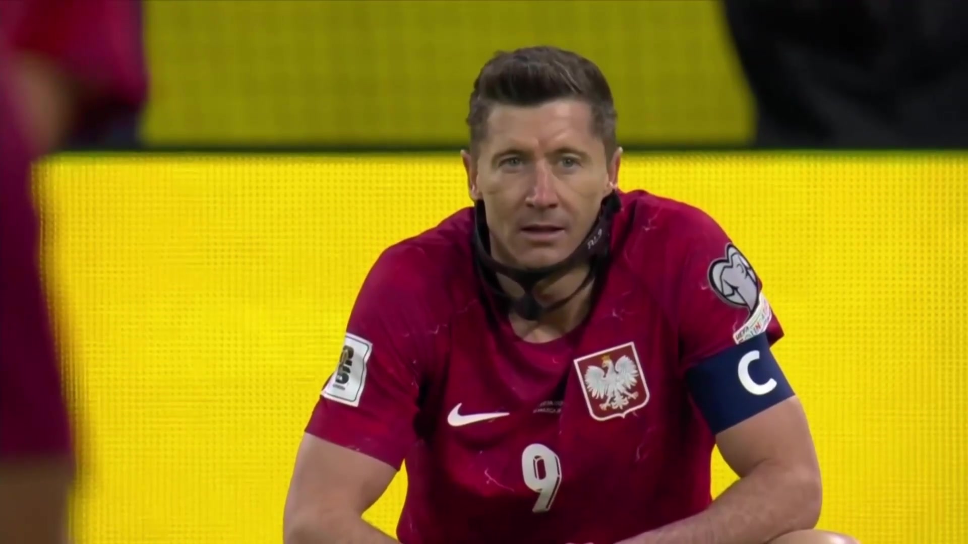 一代神锋，悲情落幕！世界杯梦碎莱万眼神无光让人心碎！