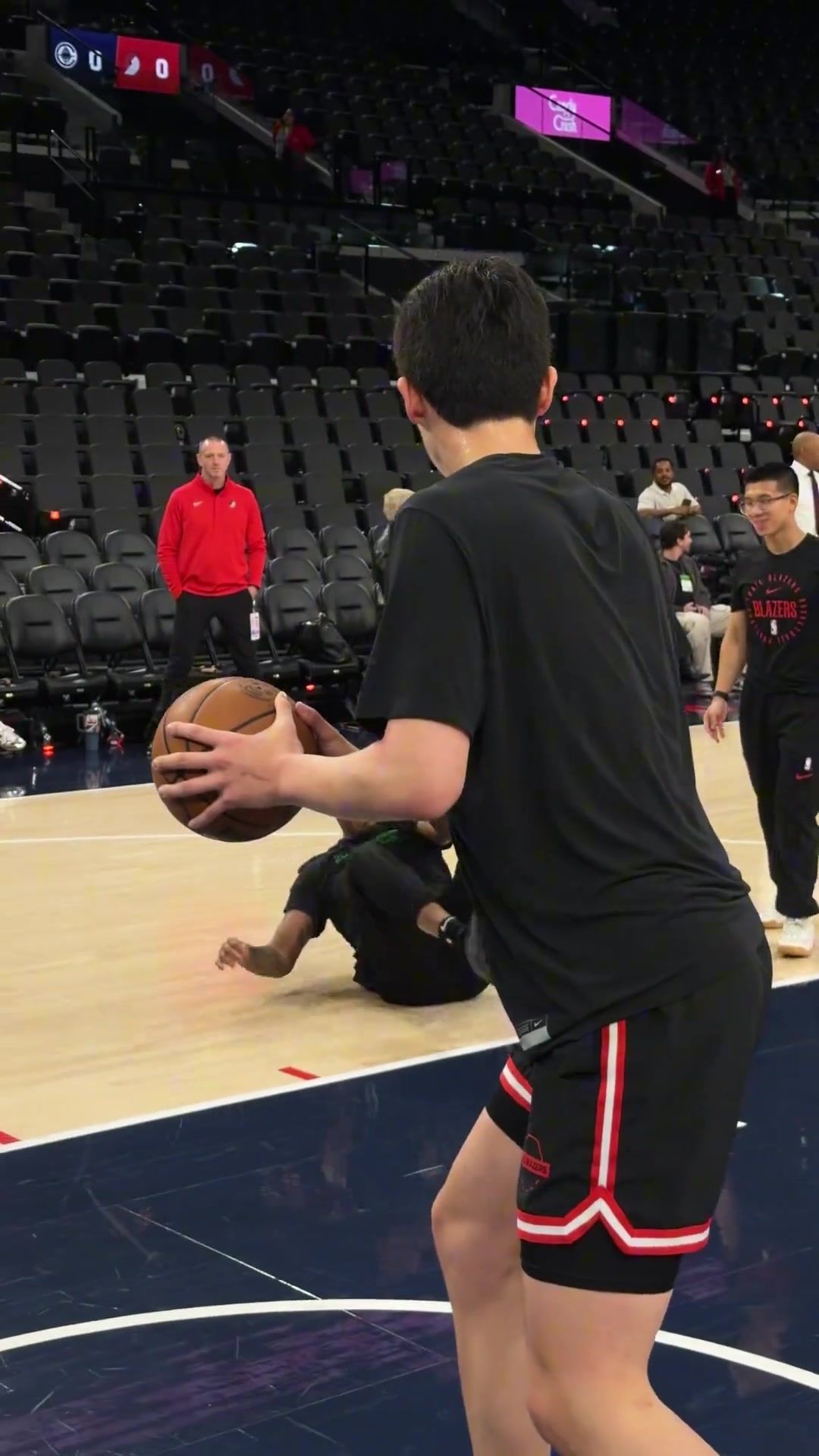 【瀚森赛前热身撞翻教练】这力量提升显著！