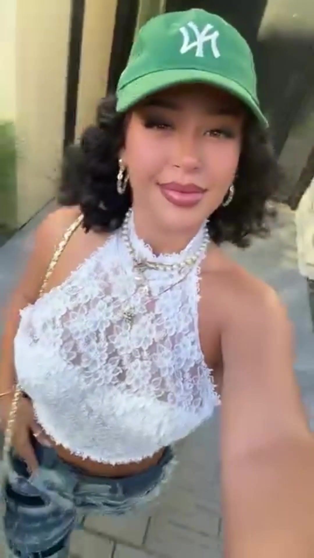 绰约多姿！贝林厄姆女友阿什琳·卡斯特罗，27岁美国模特