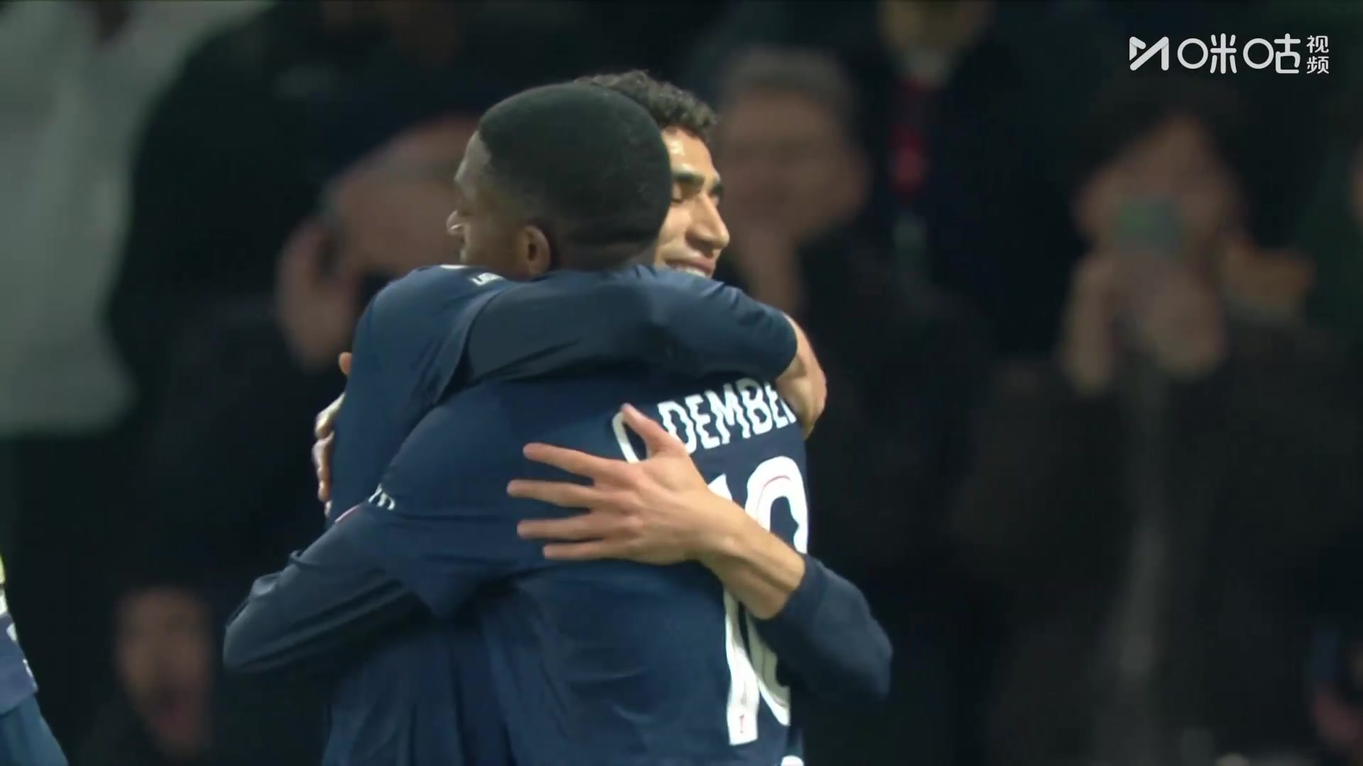 金球先生不讲理！登贝莱不停球外脚背撩射神仙球破门！