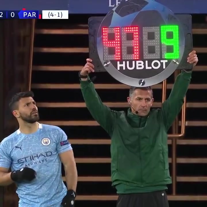 第四官员打错换人牌号码，就此诞生了阿奎罗这一名场面