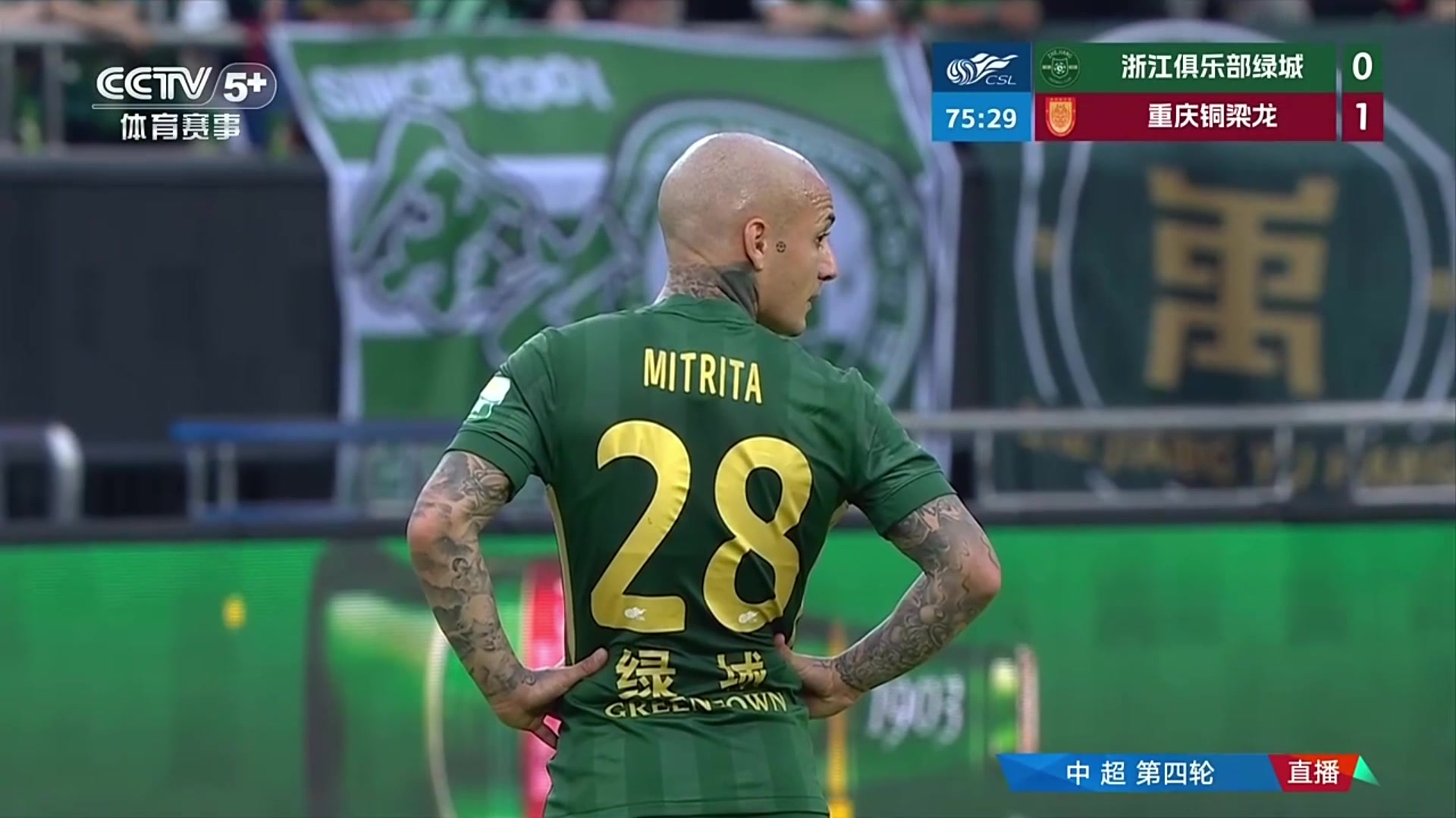 央视解说怒了连续发问：视频裁判组在干什么？这是红牌啊