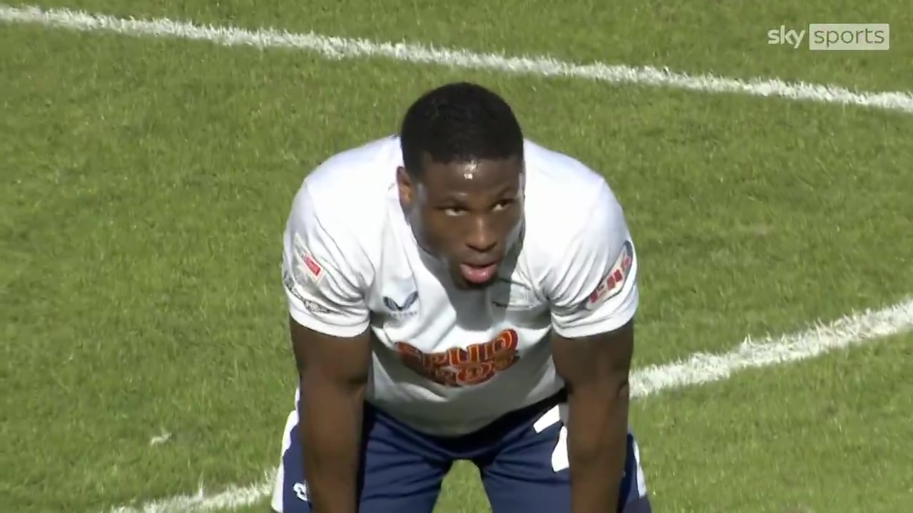 全场看呆！普雷斯顿后卫逆天操作，对阵QPR上演神级乌龙