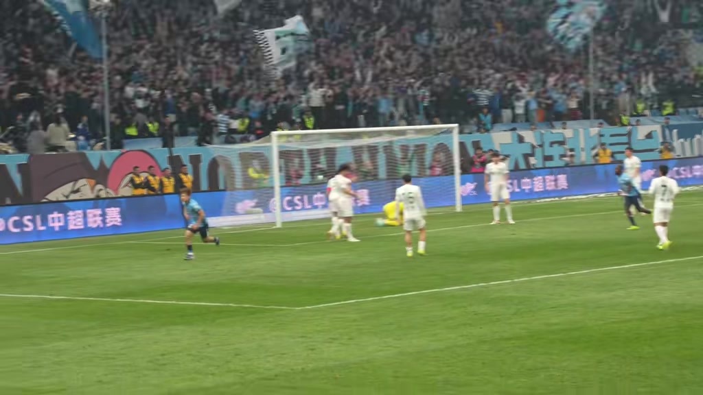 刘浩帆被轻松晃过！换个角度看看毛伟杰精彩进球