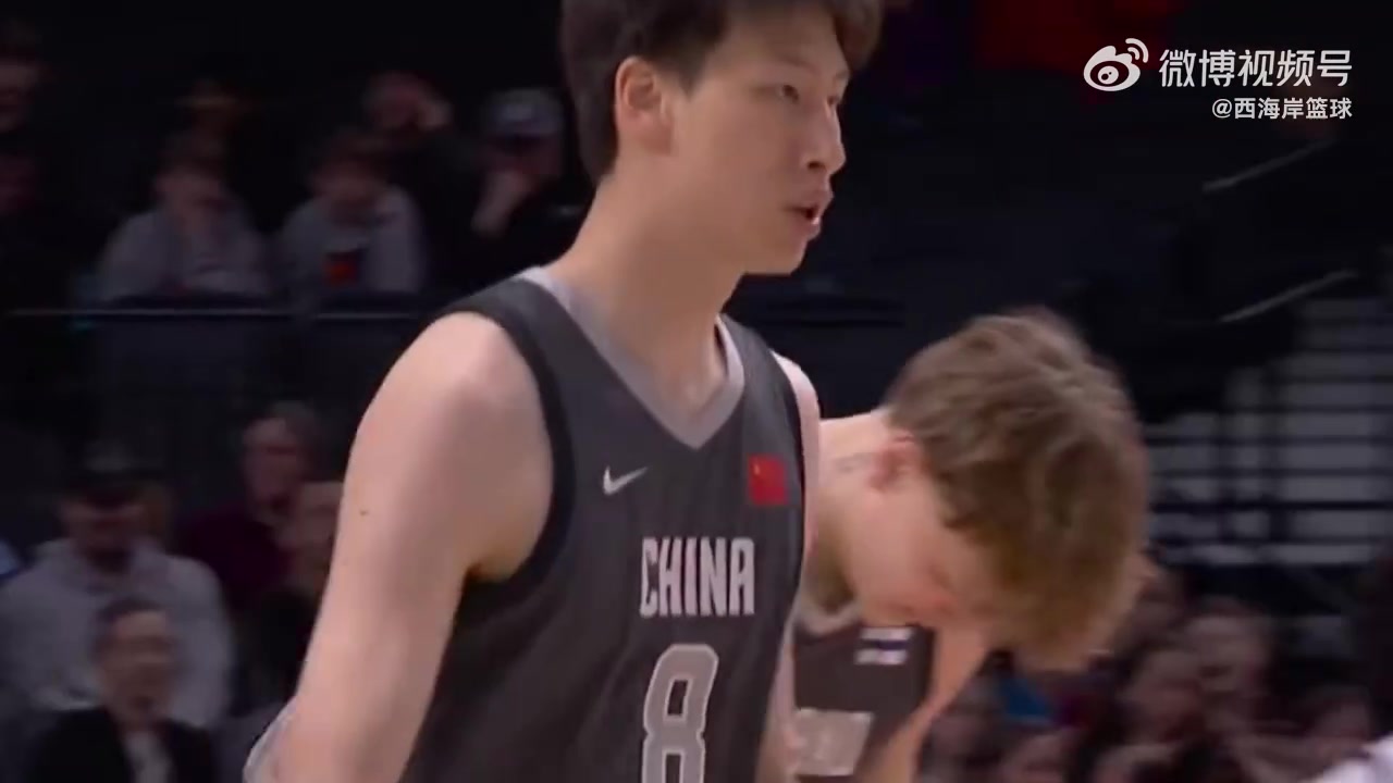 首节刚上来走步+犯规！郇斯楠出任世界队首发！有点紧张啊！