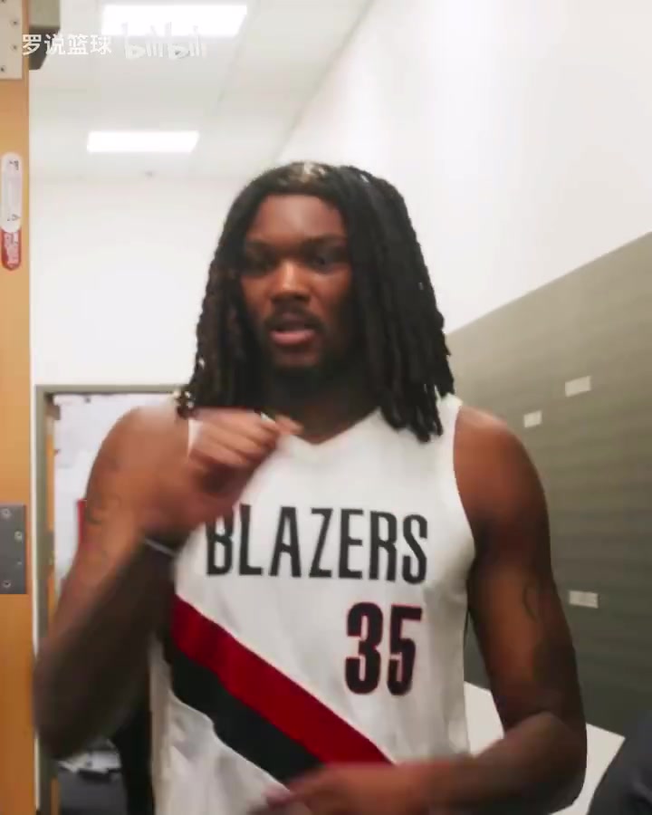 开拓者更衣室庆祝：罗威拉杨瀚森跳舞！小老板祝贺阿夫迪亚