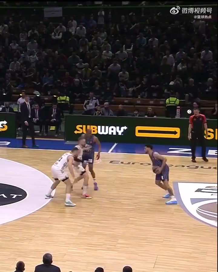 GOAT！凯·琼斯欧洲赛场惊现直升机式空接炸扣！太逆天了啊！