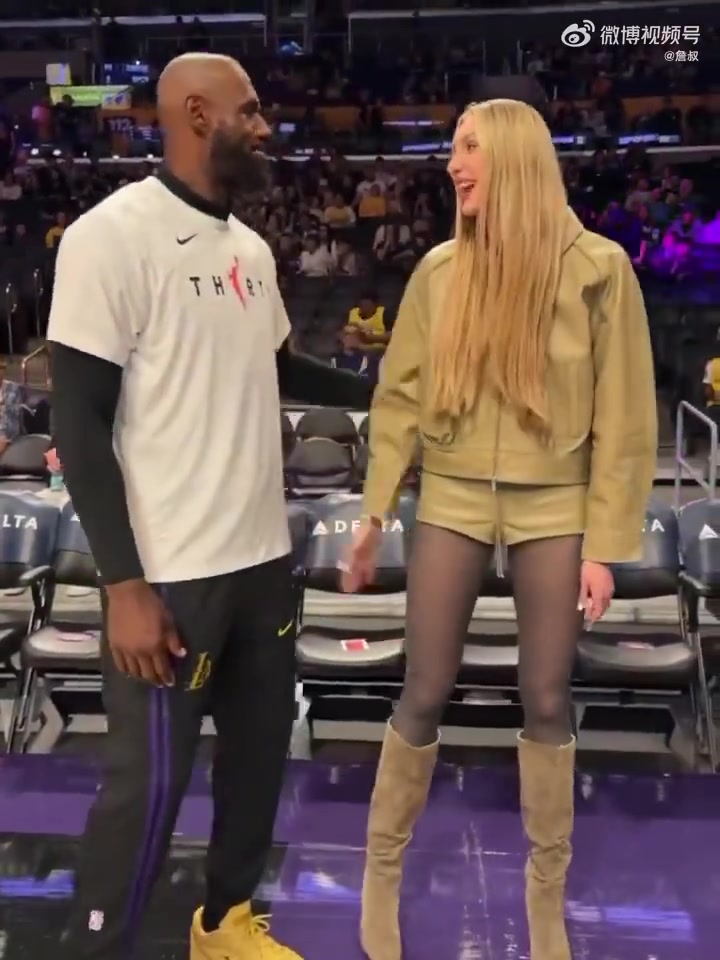 这身材简直顶级啊！库里的大长腿教妹布林克昨日与詹姆斯合影！