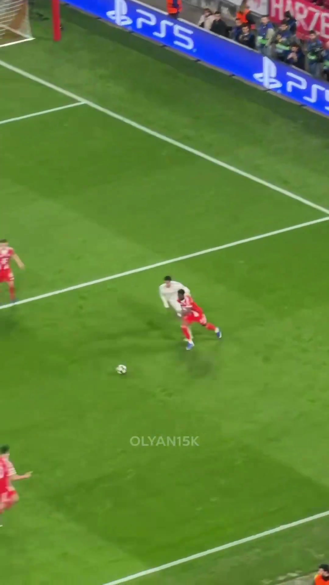 发火！卡马文加红牌，贝林厄姆怒锤草坪发泄