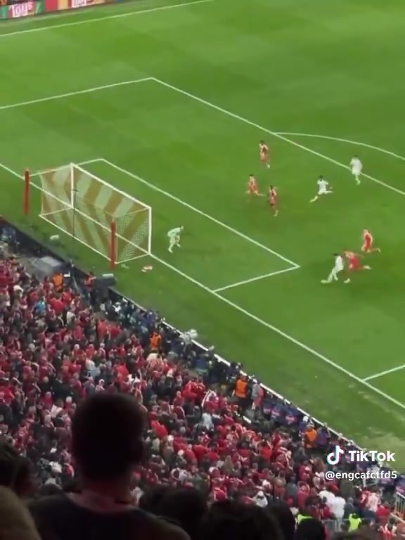 贝林厄姆很无奈！姆巴佩传球给他，没想到被维尼修斯截胡了