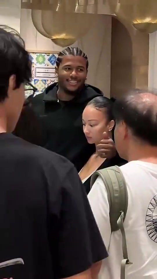 该说不说，杰伦·格林这40岁女友长得真带劲