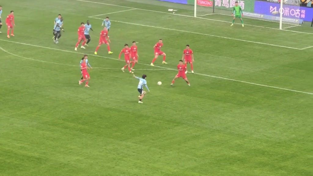 现场目睹吕焯毅神仙球绝杀！看台上的大连球迷：我X！我X！