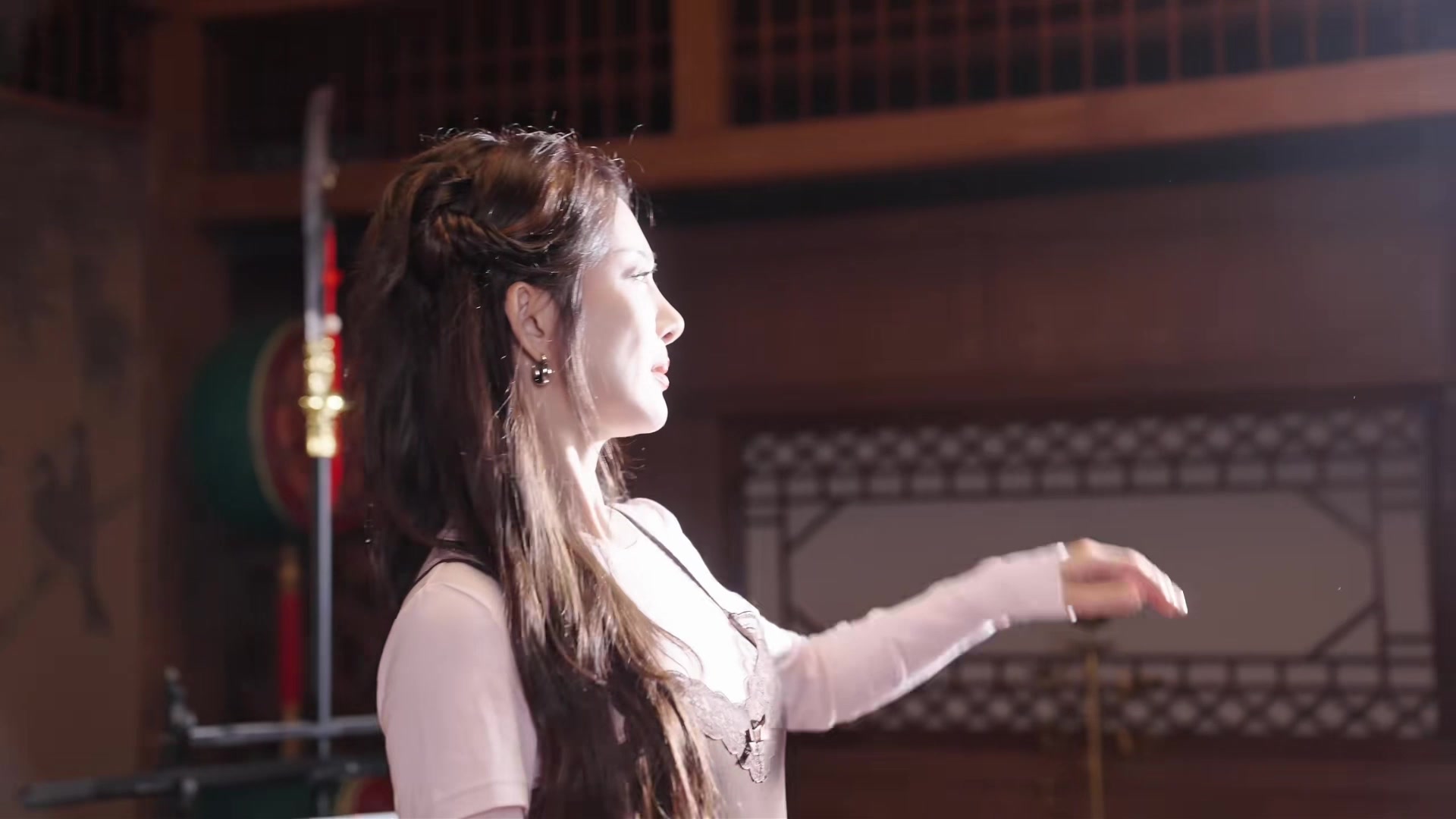 虞美人！“虞姬”扮演者李依晓在线喊话：陪大家一起云端观赛~