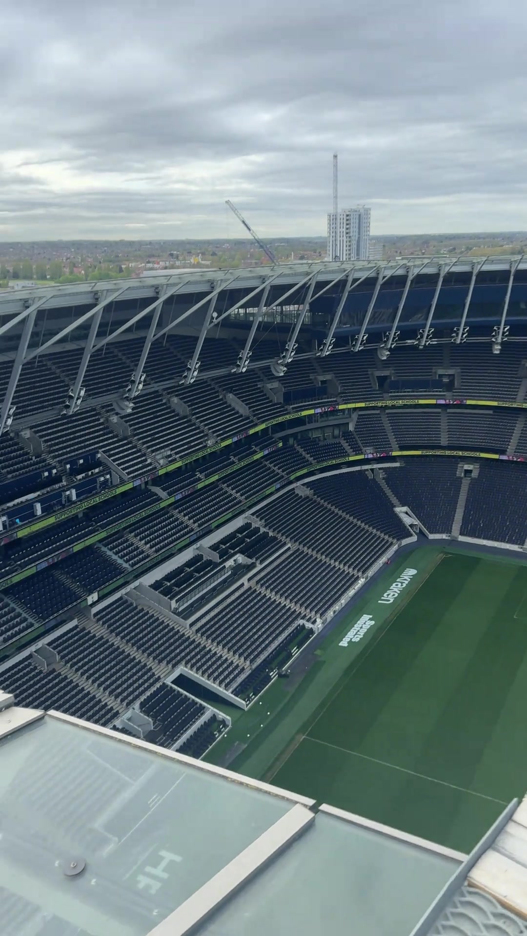 网友体验白鹿巷顶层：猜猜我和热刺谁先掉下去