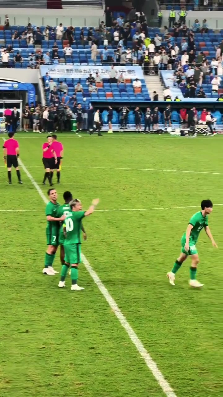 姜至鹏很理智！国安博主晒实拍：赛后部分深圳球迷对国安球员不满