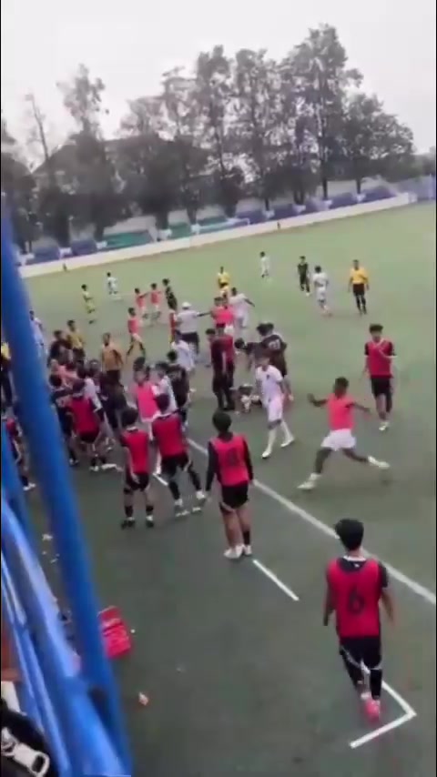 杀人动作！印尼新星暴力飞踹对手，遭国家队+赞助商双双解约